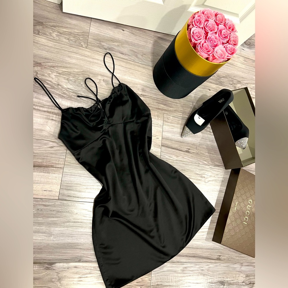 A beautiful dress in the style of a nightgown, silk is very expensive🖤🫶